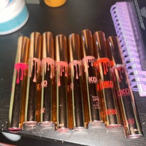 ⚠️sold off poshmark⚠️NWOT Kylie lip bundle